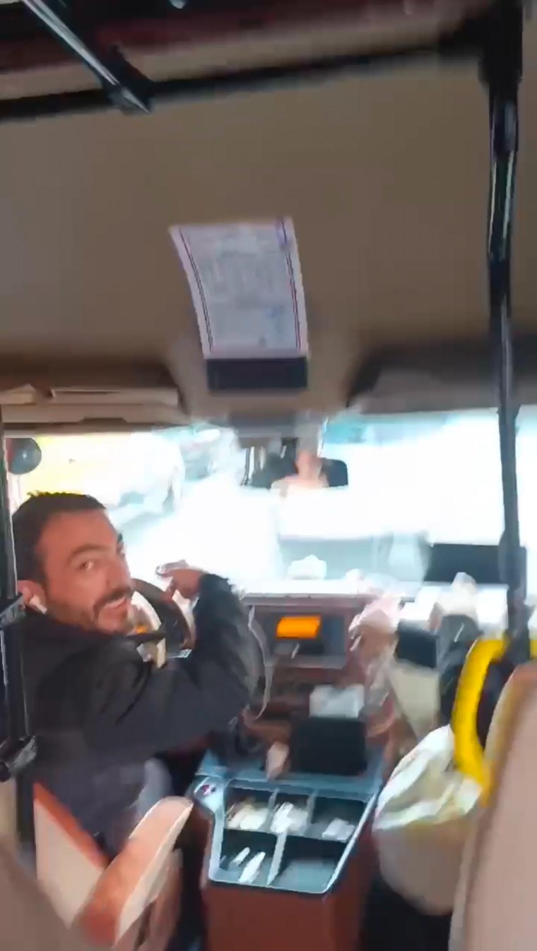 umraniyede bir garip olay iki minibus soforu yaris yapti hamile yolcu stres yuzunden doguracagim EYcvuebQ