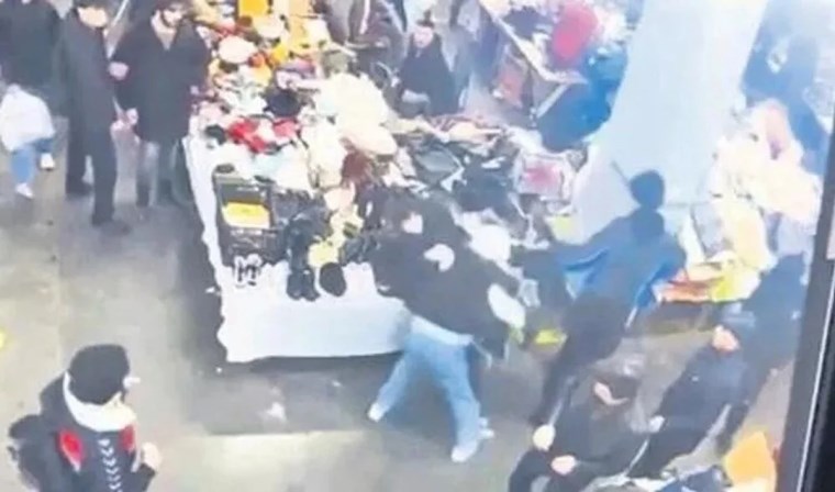 unlu italyan sefin ogluna kadikoy bit pazarinda bicakli saldiri 14 yasindaki cocuk yasam savasi jdU7DMt6