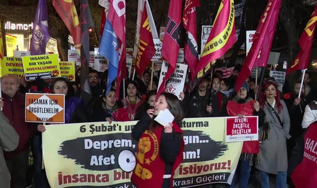 6 Şubat depremlerinde hayatlarını kaybeden anıldı: 'Saraylara patronlara değil deprem bölgesine bütçe sağlanmalıdır' 1 6 subat depremlerinde hayatlarini kaybeden anildi saraylara patronlara degil deprem bolgesine butce saglanmalidir hfVXyEtn