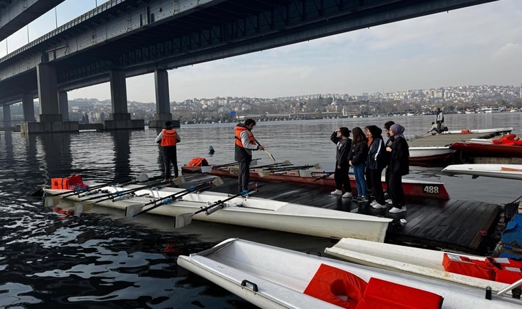 8 bin cocuk hem eglendi hem spor yapti 2 WaSz4uQb