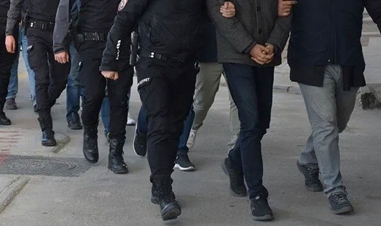adanada sahte icki operasyonu litrelerce alkol ele gecirildi 5 gozalti VFp1bWni