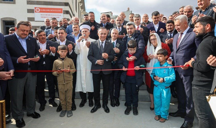 AKP'de ikinci 'ayakkabı' skandalı: Bu sefer de çocukların ayakkabısı yok! 5 akpde ikinci ayakkabi skandali bu sefer de cocuklarin ayakkabisi yok Yk2dpPFk