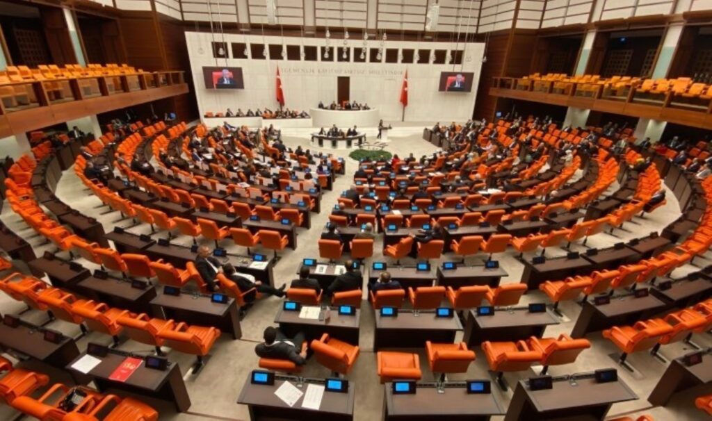 AKP’liler katılmadı, Meclis çalışmadı! 2 akpliler katilmadi meclis calismadi hWOgCnFY