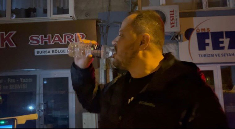 alkollu surucuden yok artik dedirtecek yontem agzini calkalayarak kurtulmaya calisti 0 47GNpe1P