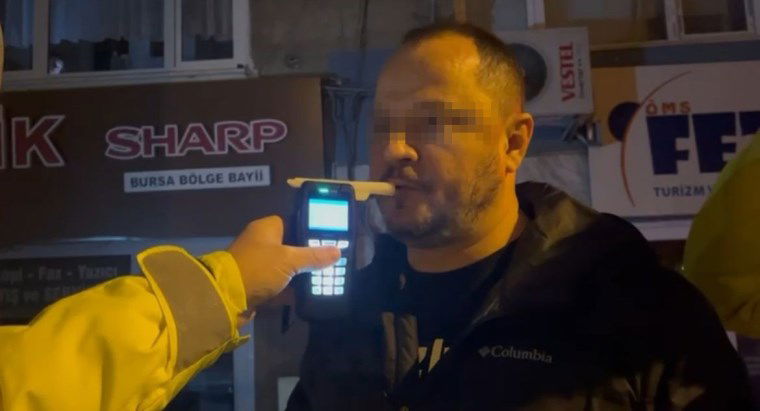 alkollu surucuden yok artik dedirtecek yontem agzini calkalayarak kurtulmaya calisti 1 BnWp3Nby
