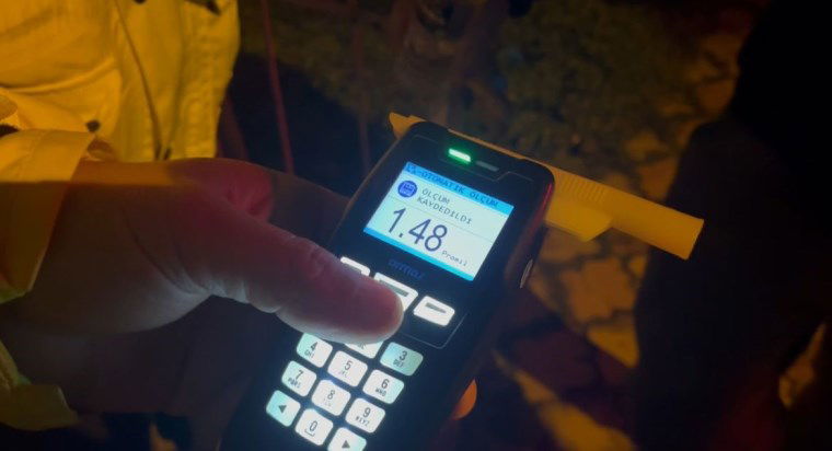 alkollu surucuden yok artik dedirtecek yontem agzini calkalayarak kurtulmaya calisti 2 OdLsXpFF