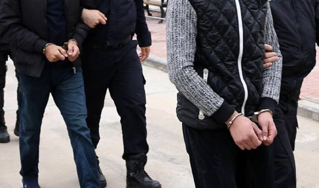 Bakan Yerlikaya duyurdu: 1'i gri kategoride aranan 2 terörist yakalandı! 6 bakan yerlikaya duyurdu 1i gri kategoride aranan 2 terorist yakalandi xr9aRAd9