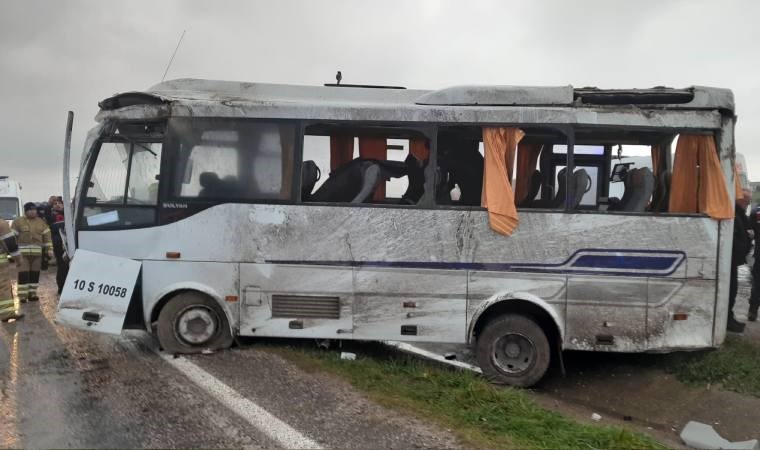 balikesirde isci servisi yoldan cikip devrildi cok sayida yarali var 0 tFh6aIEi