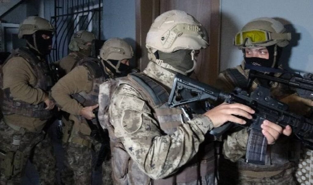 Balıkesir'de senet çetesine eş zamanlı operasyon: Gözaltılar var! 1 balikesirde senet cetesine es zamanli operasyon gozaltilar var K4bNN5Av