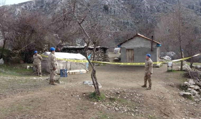 Burdur'da ağabeylerini öldürdükleri iddia edilen 3 kardeşin hakim karşısına çıktı! 2 burdurda agabeylerini oldurdukleri iddia edilen 3 kardesin hakim karsisina cikti 5evvZ8FO
