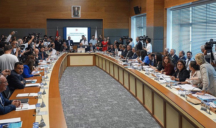 CHP’li Murat Çan’dan komisyona tepki: ‘Konuyla ilgili bilgi alma ve brifing ile vakit geçiriyoruz’ 1 chpli murat candan komisyona tepki konuyla ilgili bilgi alma ve brifing ile vakit zAAWTtnc