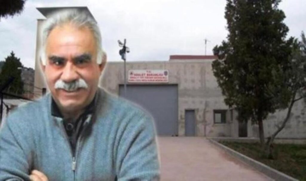 Çok konuşulacak kulis... Üst düzey devlet görevlisi Öcalan'la görüştü: Ne açıklaması istendi? 4 cok konusulacak kulis ust duzey devlet gorevlisi ocalanla gorustu ne aciklamasi istendi fk69gcVa