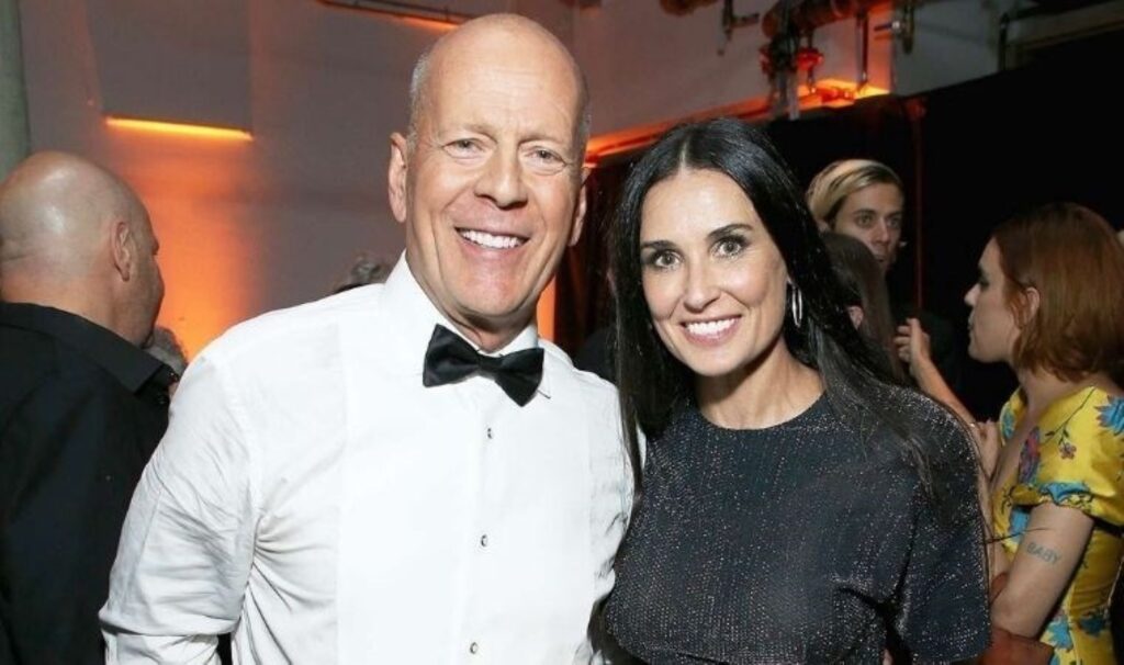 demi moore eski esi bruce willisi her hafta ziyaret ediyor 4ktSc6YR