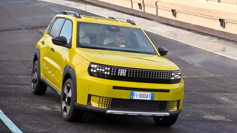 Fiat Grande Panda Türkiye'ye geliyor: Hibrit ve elektrikli motor seçenekleri... 8 fiat grande panda turkiyeye geliyor hibrit ve elektrikli motor secenekleri 7 Mt2bGLpz