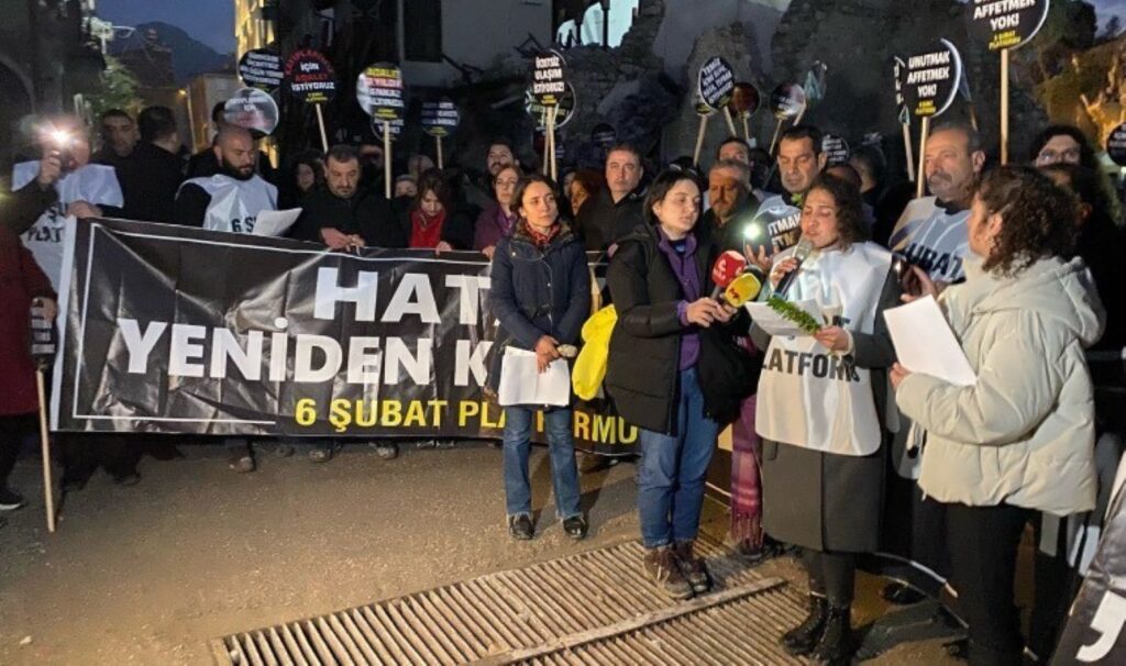 Hatay’da depremin 2. yılında '6 Şubat Platformu’ndan tepki: 'Kaybettiklerimize sözümüz var!' 10 hatayda depremin 2 yilinda 6 subat platformundan tepki kaybettiklerimize sozumuz var KnOdQ9MU