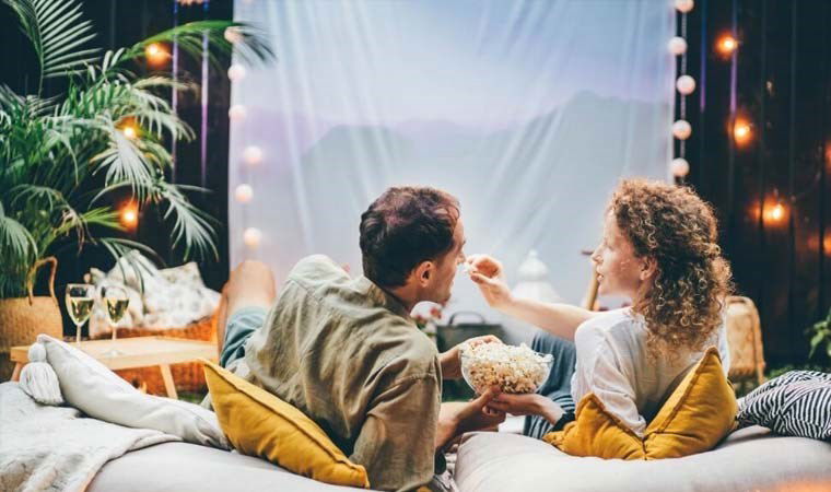 Hem duygusal hem eğlenceli filmlerle Sevgililer Günü’nü daha özel hale getirin: Sevgililer Günü'nde aşkınızı pekiştirecek 5 film önerisi 6 hem duygusal hem eglenceli filmlerle sevgililer gununu daha ozel hale getirin sevgililer gununde askinizi MrpdrIOl