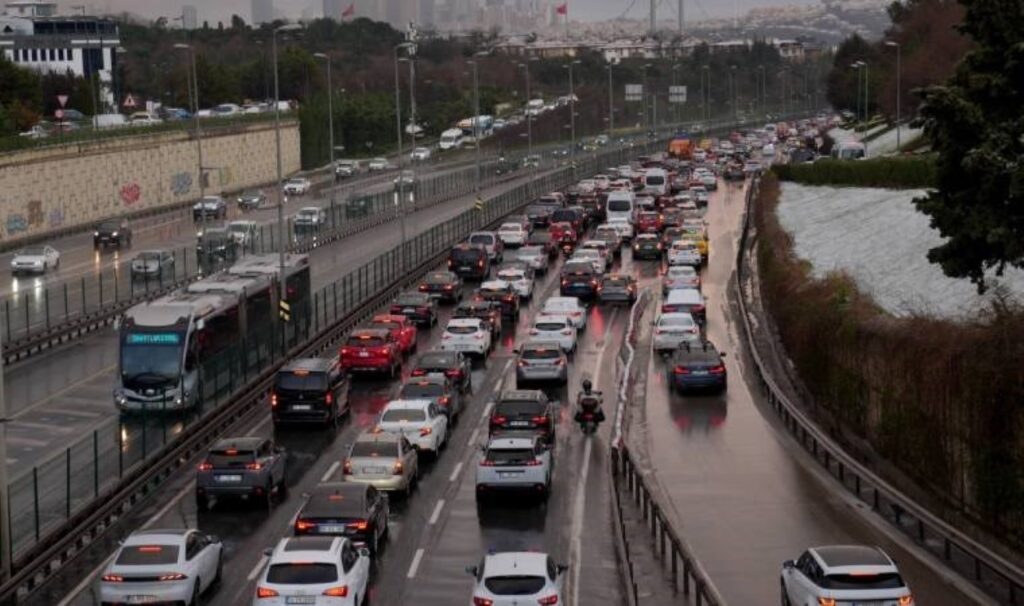 İstanbul trafiğinde kar yağışı yoğunluğu! 8 istanbul trafiginde kar yagisi yogunlugu FvL4YGsg