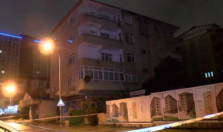 istanbulda kolonlarindan ses gelen 4 katli bina tahliye edildi yol trafige kapatildi 1 pzFDCBa3