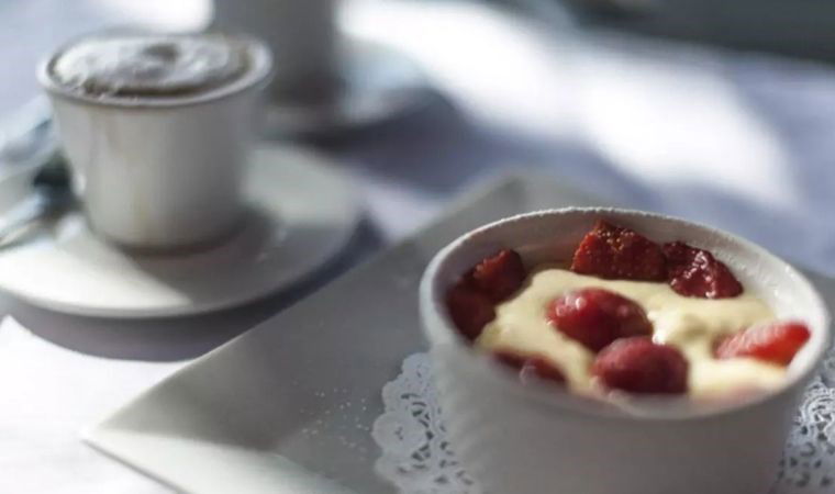 İtalya mutfağının bilinmeyen lezzeti: Zabaglione Tatlısı tarifi 3 italya mutfaginin bilinmeyen lezzeti zabaglione tatlisi tarifi aCkFRvCF