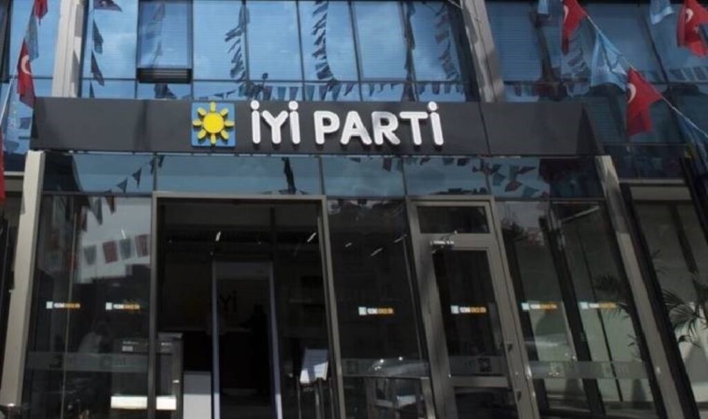 iyi partide istifa yenikent belediye baskani ile meclis uyelerinden ayrilik karari KLrKQM8m