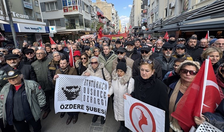 izmirde tegmenlerin ihracina protesto evlatlarimizin ve degerli komutanlarimizin yanindayiz 0 zSwTQ7XJ