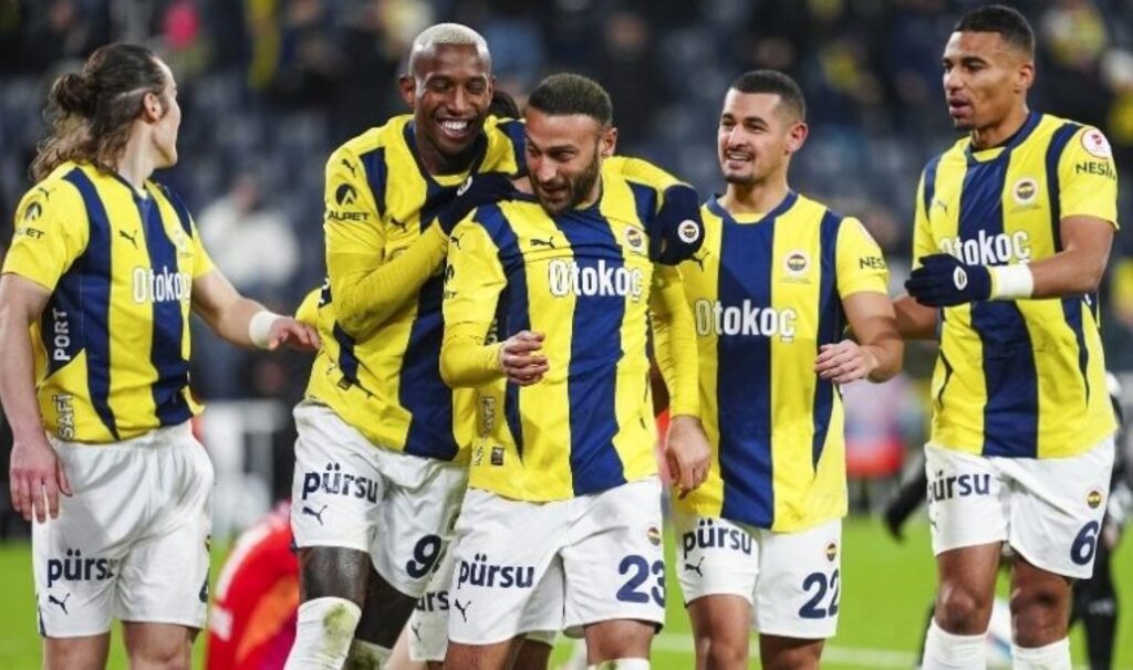 kadikoyde gol yagmuru fenerbahce erzurumspor karsisinda farka kostu ILt6Y4Ik