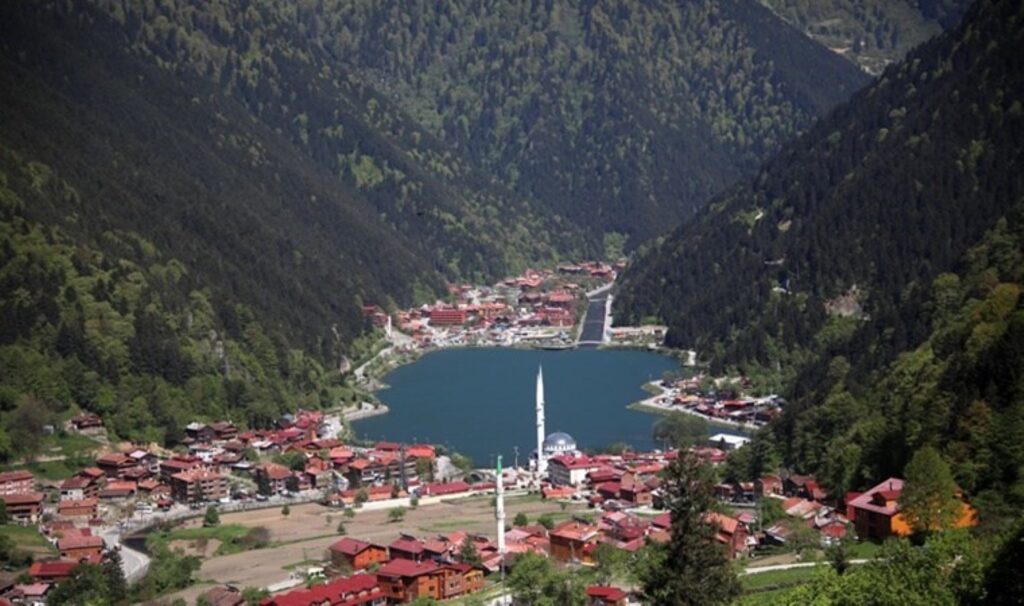 Kartalkaya faciasının ardından... Uzungöl'de artan denetimler: Çok sayıda işletme ruhsatsız çıktı! 1 kartalkaya faciasinin ardindan uzungolde artan denetimler cok sayida isletme ruhsatsiz cikti 978NCLwr