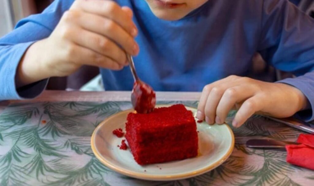 Kırmızı No. 3 gıda boyası neden yasaklanıyor, hangi ürünlerde yer alıyor? 1 kirmizi no 3 gida boyasi neden yasaklaniyor hangi urunlerde yer aliyor d4HlKGf8