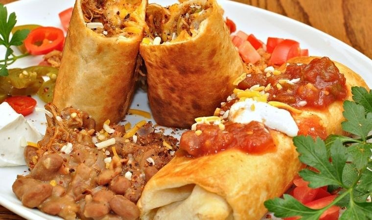 meksika mutfaginin bilinmeyen lezzet bombasi chimichanga tarifi 0 gWmeFMLu
