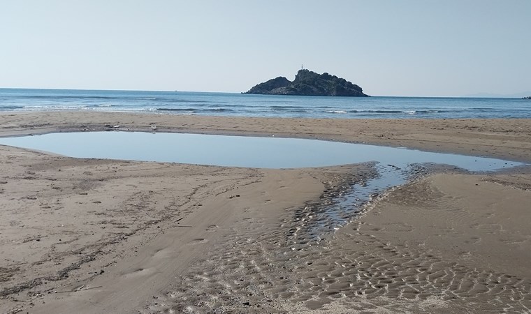 muglada deniz cekildi gumruk binasinin temeli ortaya cikti 0 FcNVNIQj