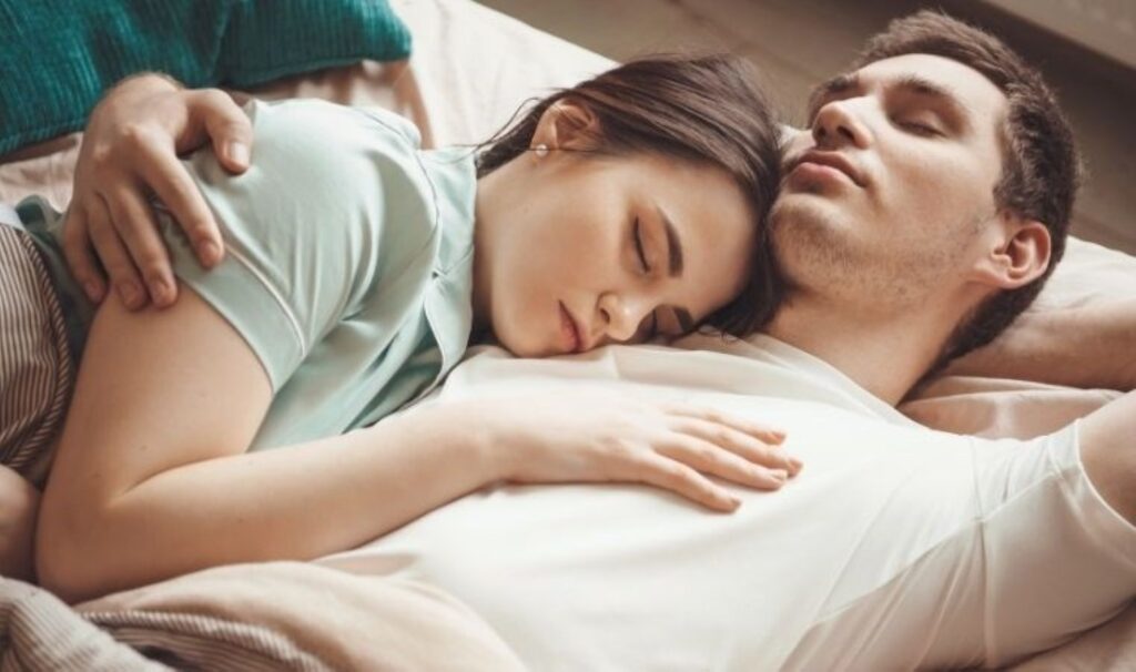 Mutlu çiftlerin uyku sırları: Sağlıklı ilişkiler için uyku alışkanlıkları 3 mutlu ciftlerin uyku sirlari saglikli iliskiler icin uyku aliskanliklari q7T7v1ig