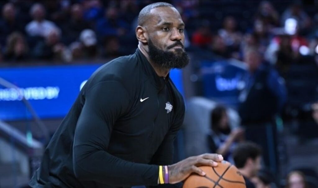 NBA'de 40 yaşındaki LeBron James, bir maçta 42 sayı kaydederek tarihe geçti 2 nbade 40 yasindaki lebron james bir macta 42 sayi kaydederek tarihe gecti Tvznekqq