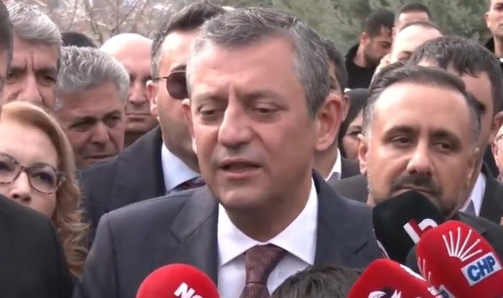 Özgür Özel deprem bölgesinden Erdoğan’a seslendi: ‘Verilen sözler tutulmadı, depremzedeler sürgünde’ 3 ozgur ozel deprem bolgesinden erdogana seslendi verilen sozler tutulmadi depremzedeler surgunde CqfCjLzN
