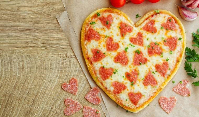 Sevgililer günü için kalpli pizza tarifi! 1 sevgililer gunu icin kalpli pizza tarifi sTRCsO7W