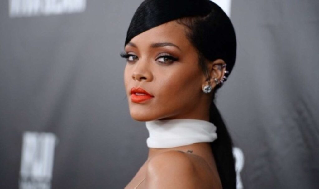 'Şirinler' filmi geliyor: Şirine karakterini Rihanna seslendiriyor! 1 sirinler filmi geliyor sirine karakterini rihanna seslendiriyor Sz2mm63C