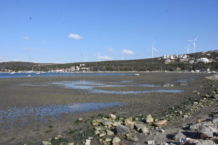 tekneler karaya oturdu izmirdeki deniz cekilmesinin ege denizindeki depremlerle ilgisi var mi 1