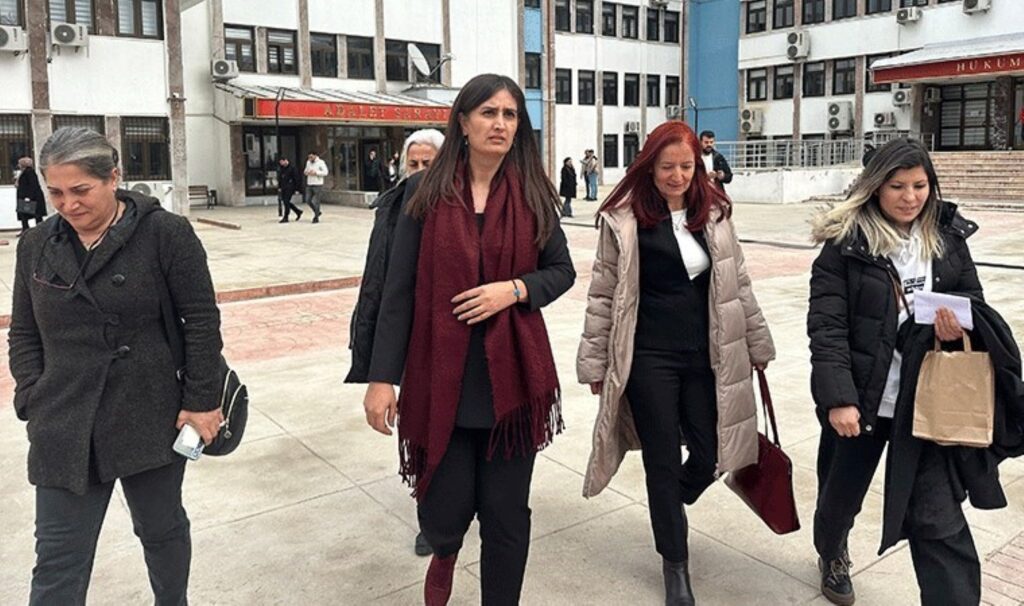 Tunceli Belediye Eş Başkanı Birsen Orhan'a hapis cezası 4 tunceli belediye es baskani birsen orhana hapis cezasi fD3RlU3N