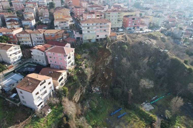 uskudarda toprak kaymasi drone ile goruntulendi 0 gVeYCQrp