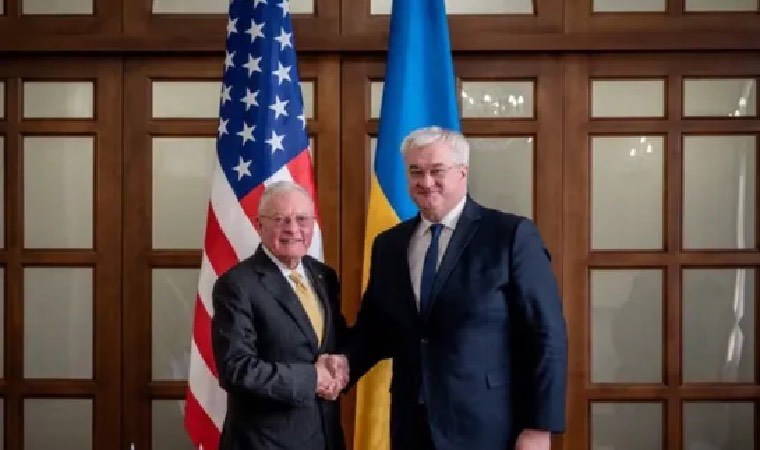 ABD-Ukrayna geriliminin altında ‘Batı Trump’tan ibaret değildir’ düşüncesi yatıyor: Kiev'de Trump şoku 1 abd ukrayna geriliminin altinda bati trumptan ibaret degildir dusuncesi yatiyor kievde trump soku GE2yUWnu