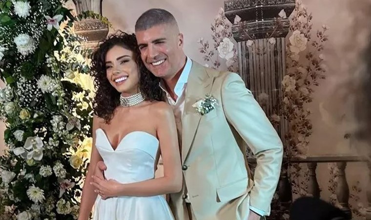 ailesiyle olan tartismalari gundemden dusmuyor demet akalindan ozcan denize destek paylasimi 0 EYRsYD4Z