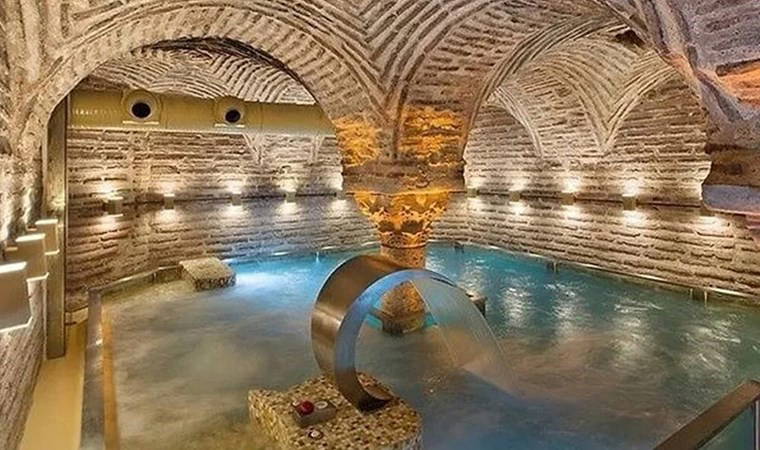 Ayasofya'nın yanındaki bin 500 yıllık sarnıç, masaj salonuna dönüştürüldü: Bakanlık inceleme başlattı 1 ayasofyanin yanindaki bin 500 yillik sarnic masaj salonuna donusturuldu bakanlik inceleme baslatti