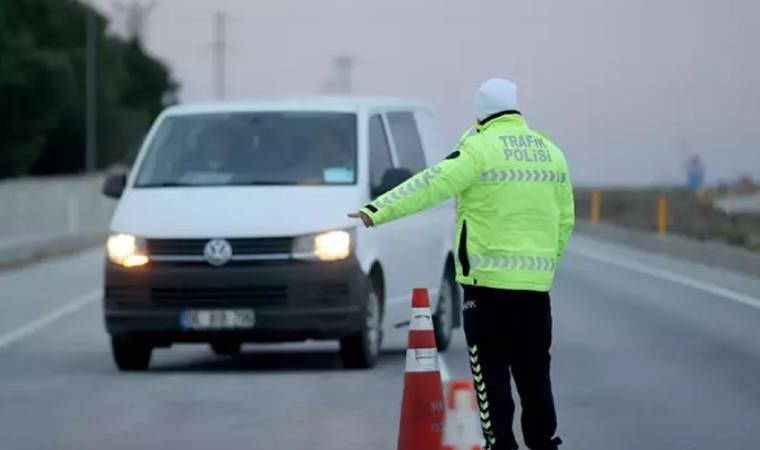 Bakan Yerlikaya duyurdu: 3 milyon 17 bin 445 araç denetlendi! 2 bakan yerlikaya duyurdu 3 milyon 17 bin 445 arac denetlendi 9ppz8X3N