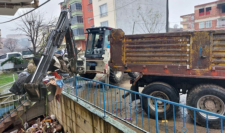 bir ilde daha cop ev vakasi evden tam 10 kamyonet cop cikti 0