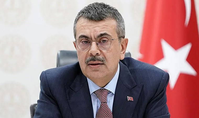 ‘Camilerin ahıra çevrilidiğini’ iddia eden Tekin, Meclis’te verilen soru önergesine tek cümle ile yanıt verdi 1 camilerin ahira cevrilidigini iddia eden tekin mecliste verilen soru onergesine tek cumle ile yanit haPqUw4B