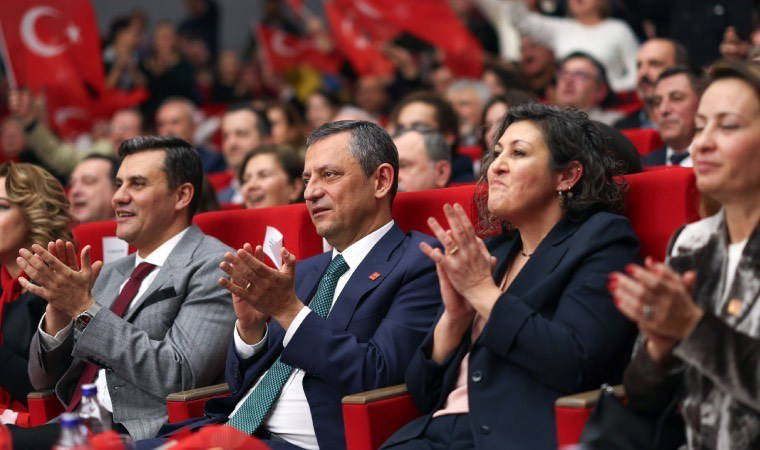 chp lideri ozel manisada atasehir belediyesi genclik senfoni orkestrasi konserine katildi
