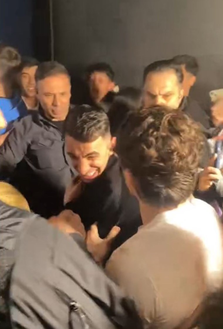 film galasinda izdiham cakal ve ibrahim tilaverin hayranlari kavga etti yangin tupu sikildi 0