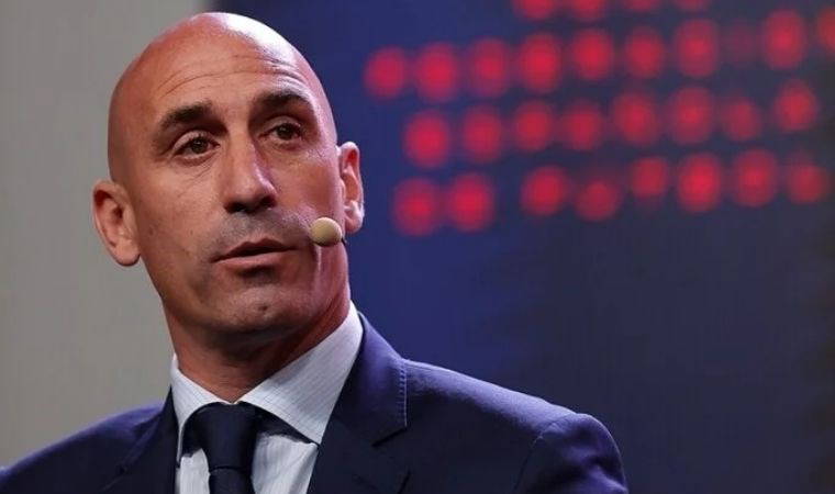 İspanya'da kadın futbolcuyu öpen eski federasyon başkanına para cezası 1 ispanyada kadin futbolcuyu open eski federasyon baskanina para cezasi ry8PuK6M