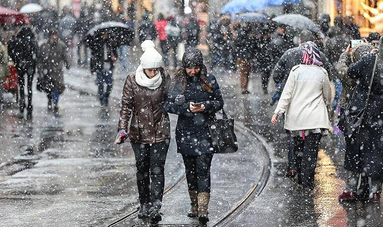 İstanbul için yeniden 'kar' alarmı! Meteoroloji uzmanı tarih verdi: '10 santimi geçebilir' 6 istanbul icin yeniden kar alarmi meteoroloji uzmani tarih verdi 10 santimi gecebilir RylhNcV8