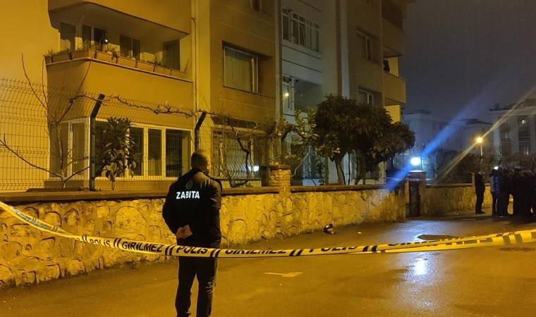 İstanbul'da duvarlarında çatlaklar oluşan 4 katlı bina boşaltılarak mühürlendi 3 istanbulda duvarlarinda catlaklar olusan 4 katli bina bosaltilarak muhurlendi MusLCXeX