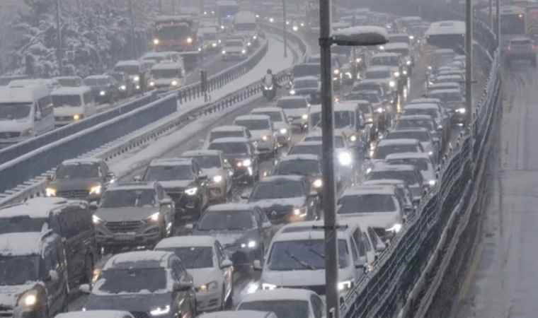 İstanbul'da haftanın ilk iş gününde trafik yoğunluğu yaşanıyor 1 istanbulda haftanin ilk is gununde trafik yogunlugu yasaniyor tfB8uzpN